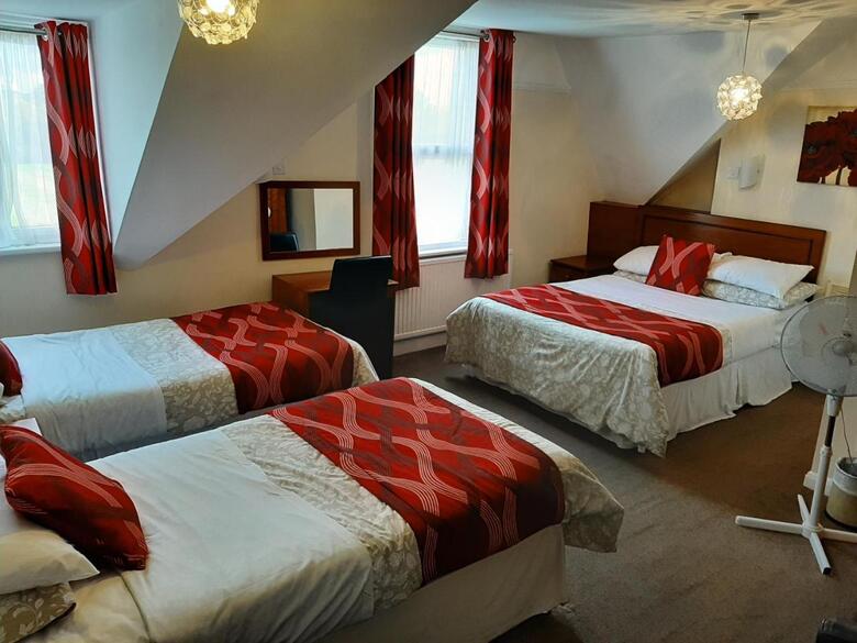 Hostal The Sportsview Guest House
