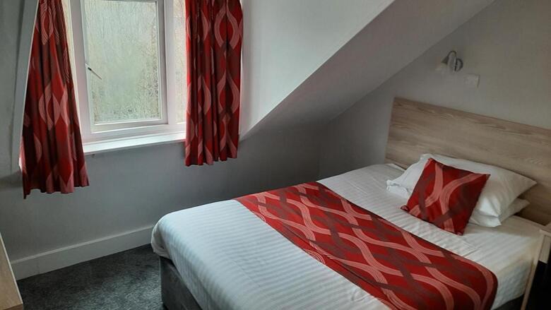 Hostal The Sportsview Guest House
