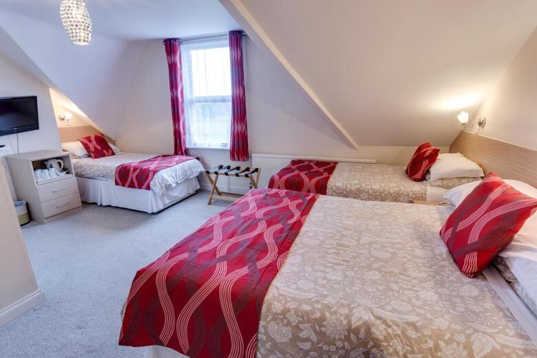 Hostal The Sportsview Guest House