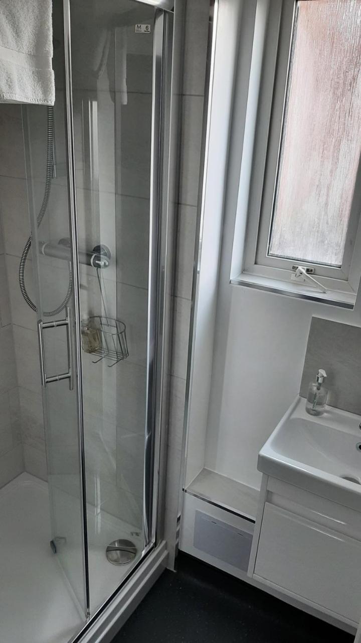 Hostal The Sportsview Guest House
