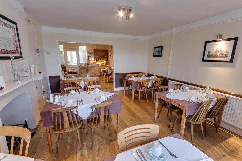 Hostal The Sportsview Guest House