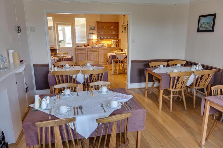 Hostal The Sportsview Guest House
