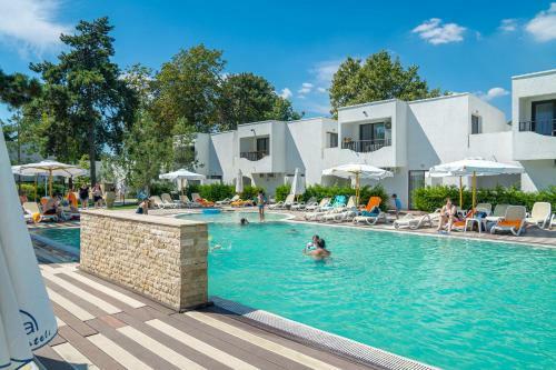 Hotel Mera Resort