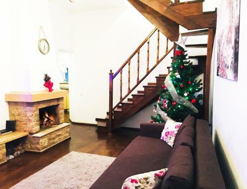 Charming Fireplace Apartment