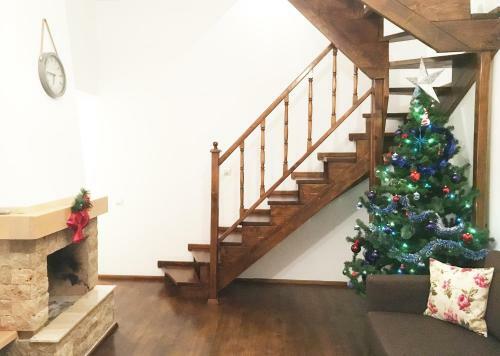 Charming Fireplace Apartment