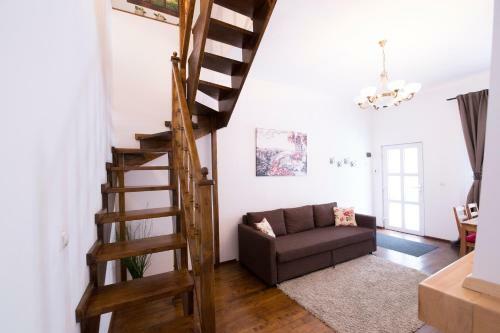 Charming Fireplace Apartment