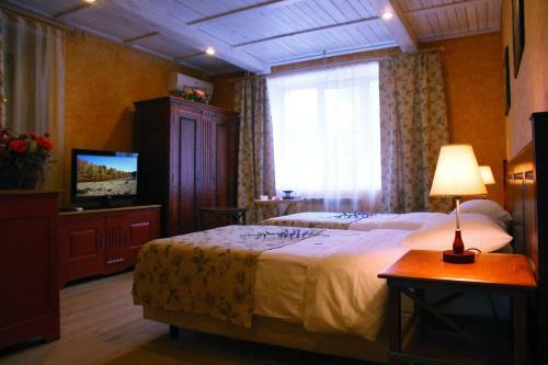 La Mezon Hotel