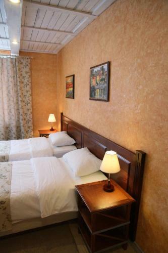 La Mezon Hotel