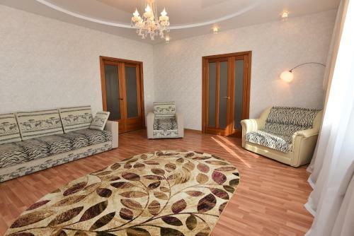Apartment Domashny Uyut Na Malysheva 4b
