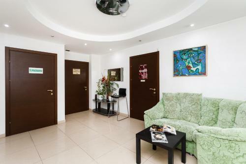 Apartment Domashny Uyut Na Malysheva 4b