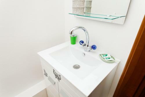 Apartment Domashny Uyut Na Malysheva 4b