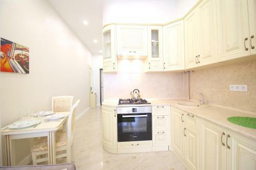 Alpha Apartments Chernomorskaya