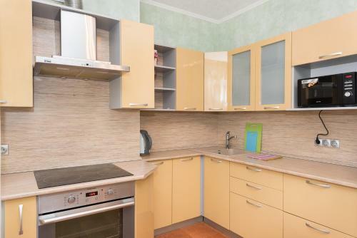 Apartment On Hohryakova 74