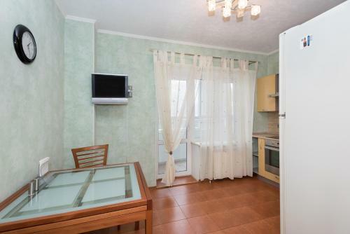 Apartment On Hohryakova 74