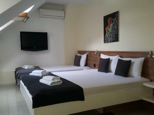 Hostal Ni? City Center Guest House