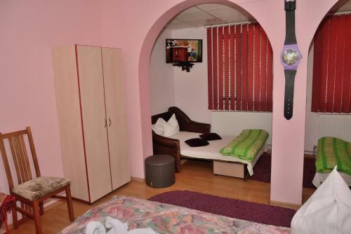 Hostal Pensiunea Caro