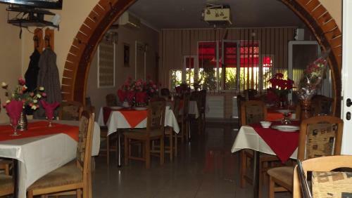 Hostal Pensiunea Caro