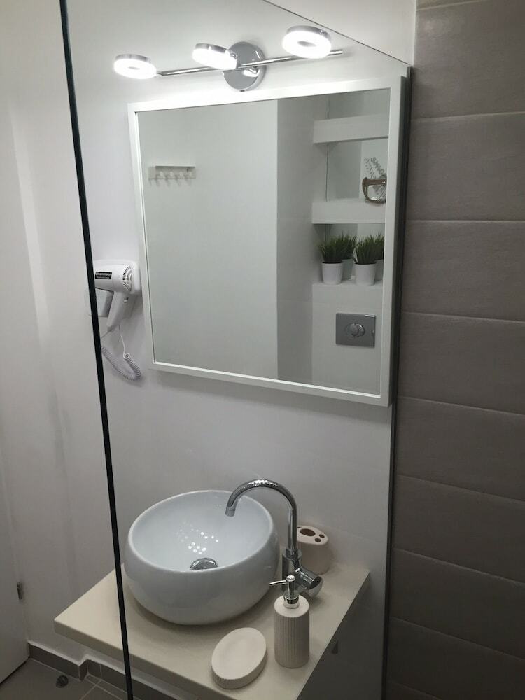 Metropole Apartments