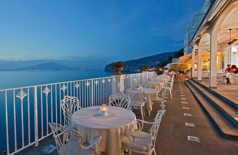 Grand Hotel Riviera(.)