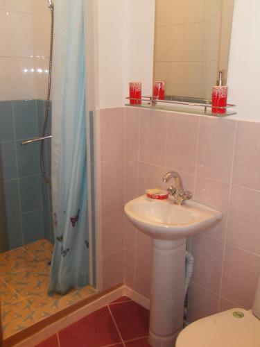 Albergue Economy Hotel Lira