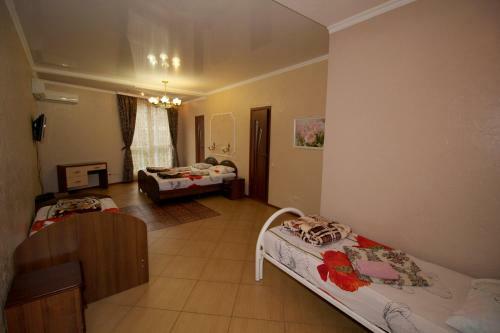 Hostal U Oksani Guest House