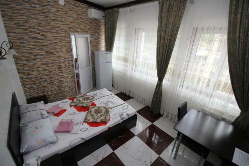 Hostal U Oksani Guest House