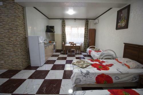 Hostal U Oksani Guest House