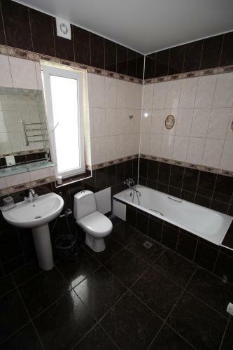 Hostal U Oksani Guest House