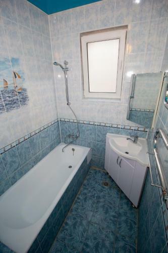 Hostal U Oksani Guest House
