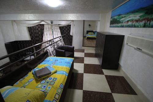 Hostal U Oksani Guest House