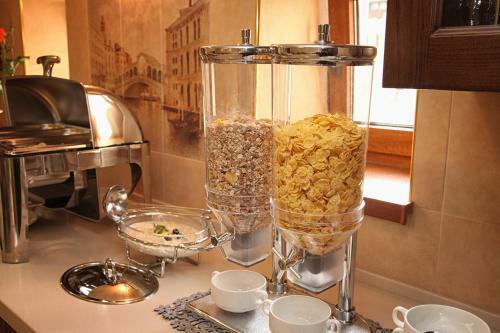 Hostal Dinastiya Guest House