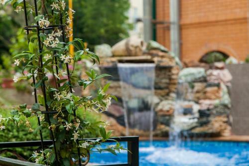 Hostal Dinastiya Guest House