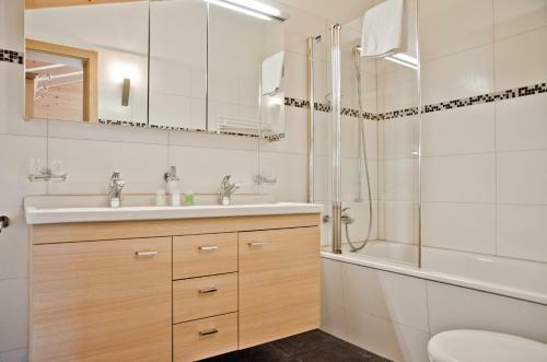 Apartment B�reggblick 4.5 - Griwarent Ag