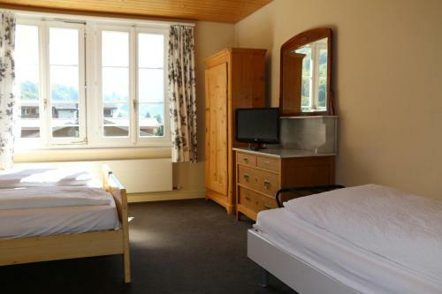 Alpenrose Hotel And Gardens