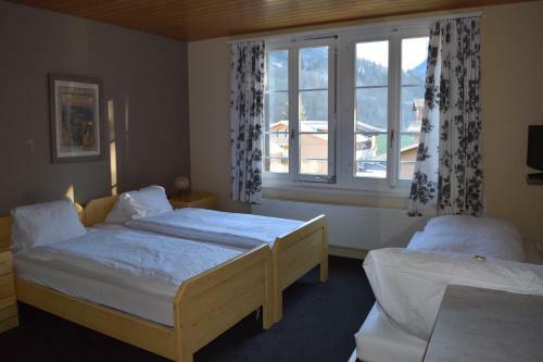 Alpenrose Hotel And Gardens