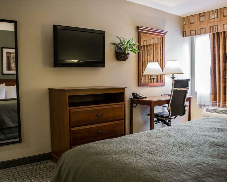 Hotel Quality Inn & Suites