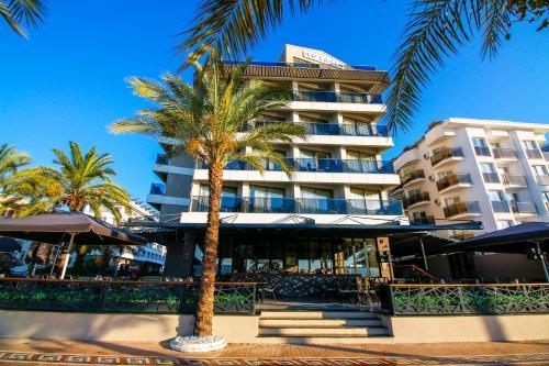 Aurasia Beach Hotel