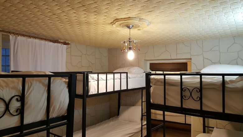 Hotel Whisper Cave House