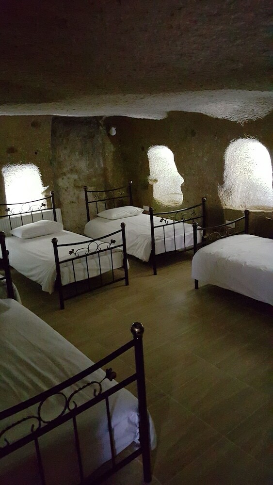 Hotel Whisper Cave House