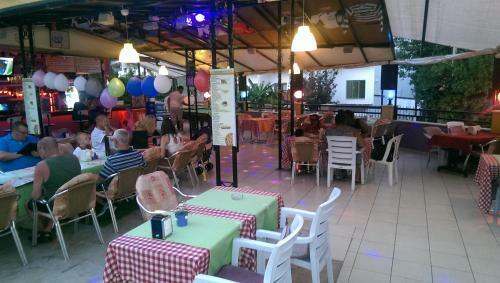 Club Sunset Apartments