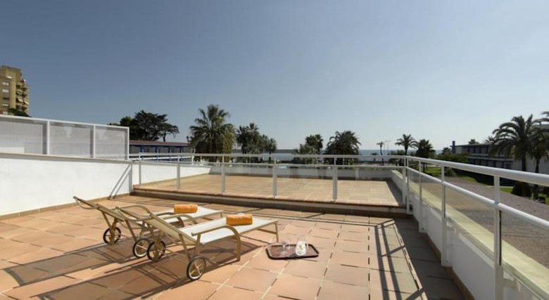 Hotel Parador De Benicarl�