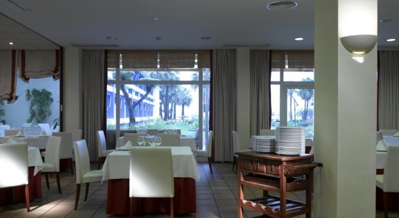Hotel Parador De Benicarl�