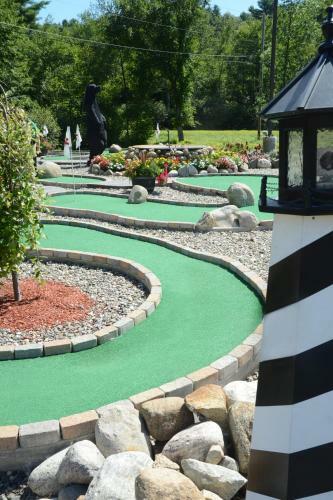 Lake George Escape 28 Ft. Cabin 9