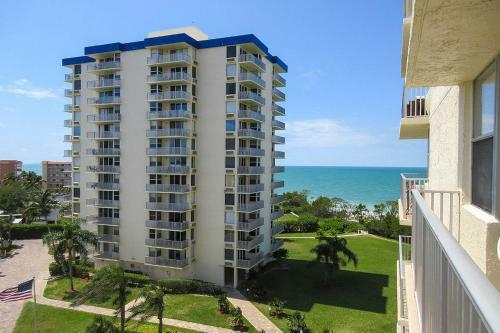 Estero Beach & Tennis 608b Apartment