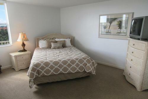 Estero Beach & Tennis 608b Apartment