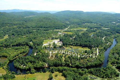Lake George Escape 28 Ft. Cabin 10