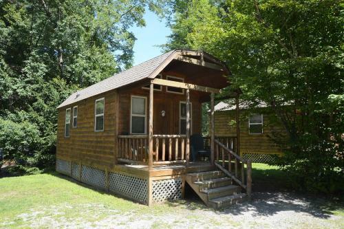 Lake George Escape 28 Ft. Cabin 10