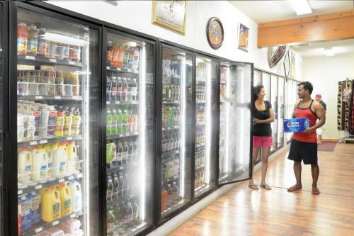 Lake George Escape 28 Ft. Cabin 10