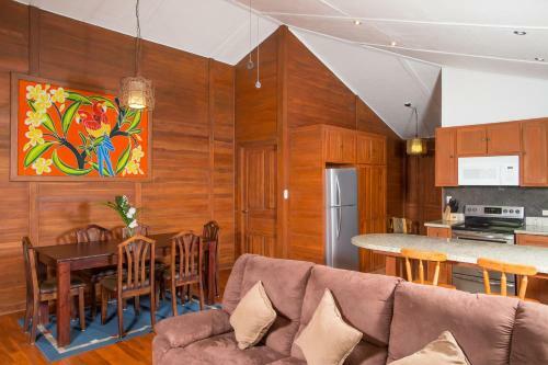 Macaw Villa