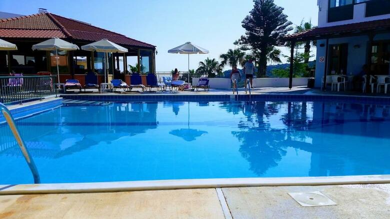 Apartments Camari Garden Hotel